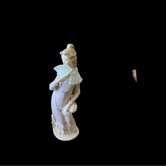 NAO BY LLADRO LADY /FAN - Picture 1 of 8